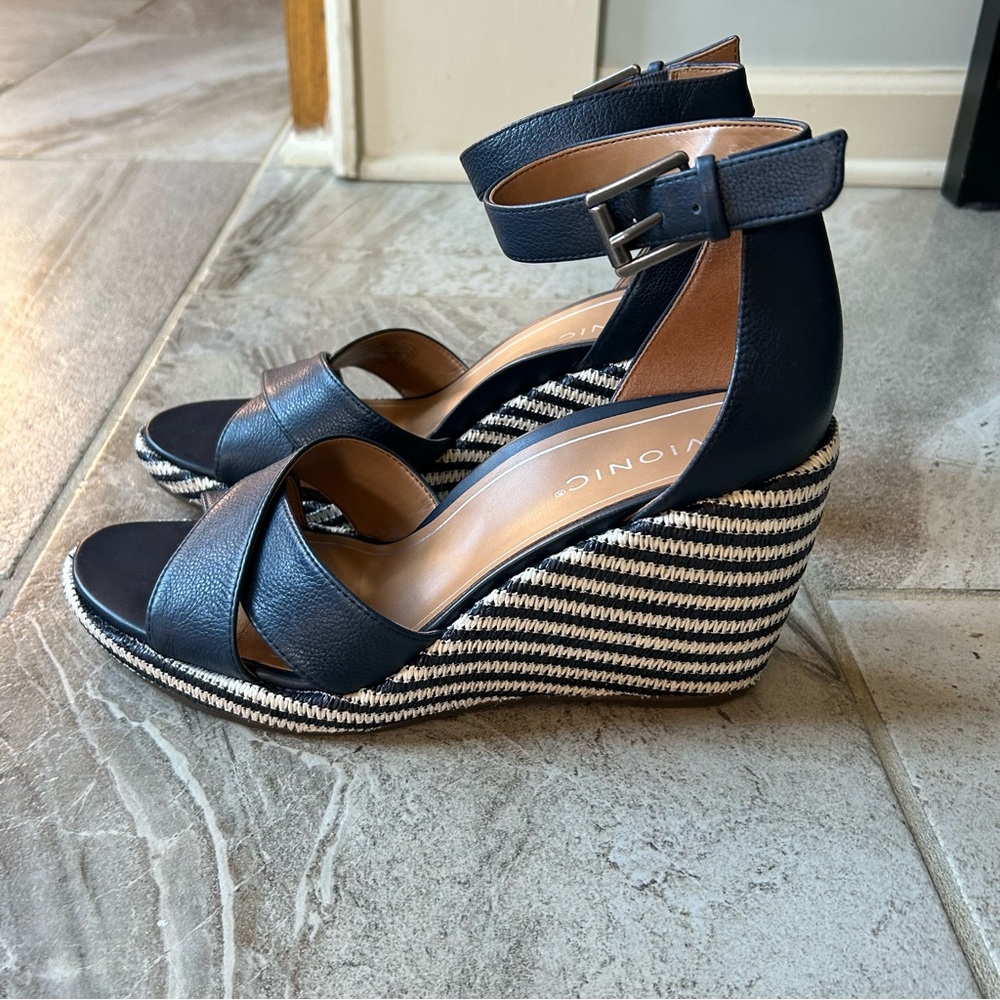 Vionic Marina Navy Stripe Leather Wedge Sandals, Size 9.5 EUC